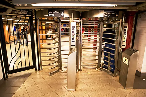 A New Your fare gate which spans from the floor to the ceiling to prevent fare evasion